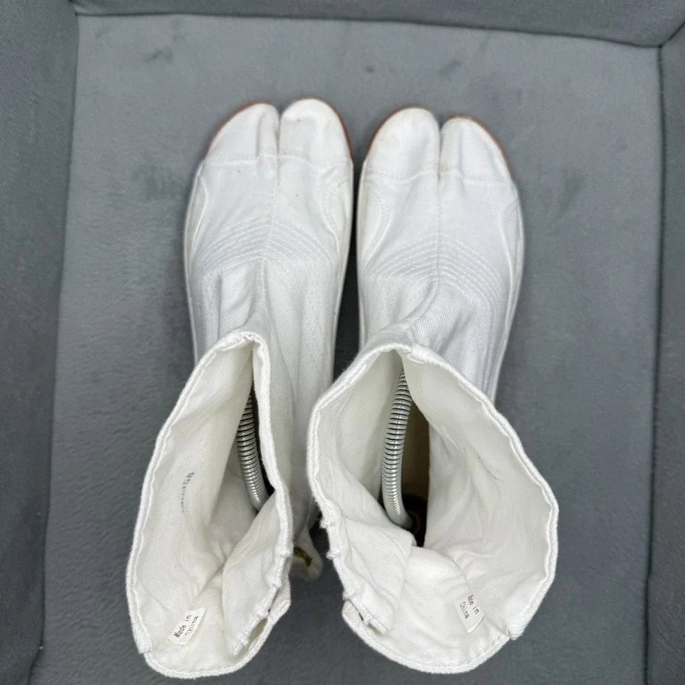 Maharishi Maha Tabi Men's Size 9 White Canvas Split Toe Ninja Boots Gum Sole